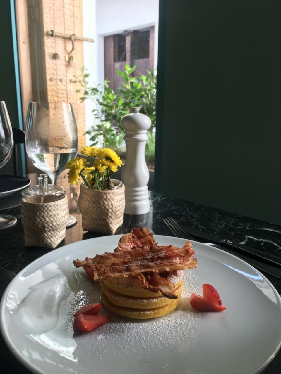 Hotel Boutique Casona Del Colegio Cartagena 外观 照片 A bacon and egg pie