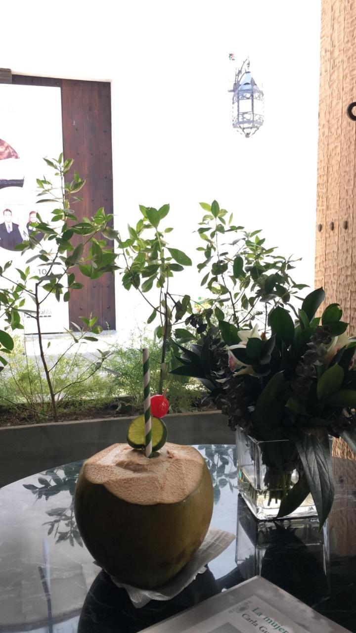 Hotel Boutique Casona Del Colegio Cartagena 外观 照片 A lemon tree in a windowsill